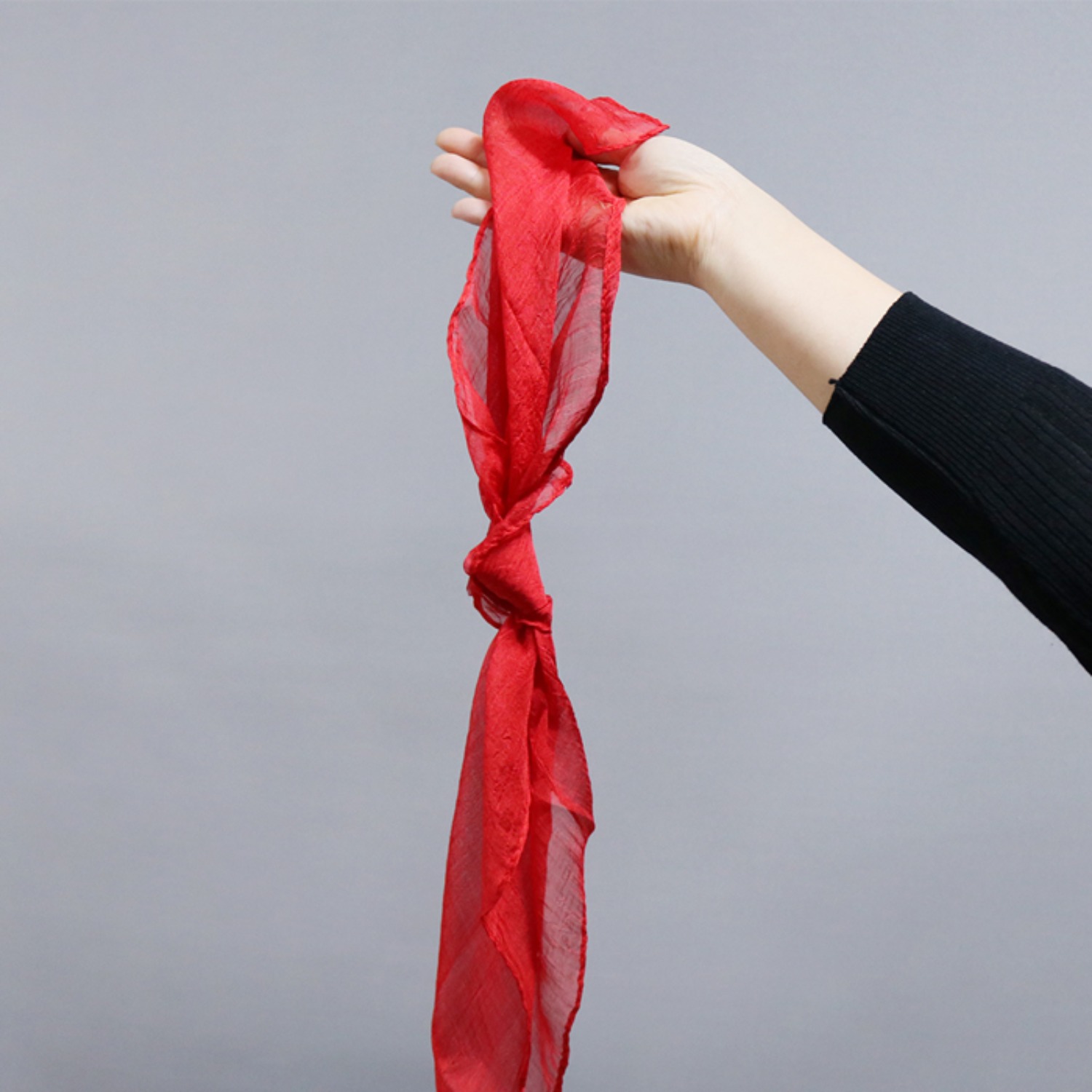 [낫오프실크 / Knots Off Silk] 실크를 묶어 만든 매듭을 떼어내는 마술을 연출하실 수 있습니다.